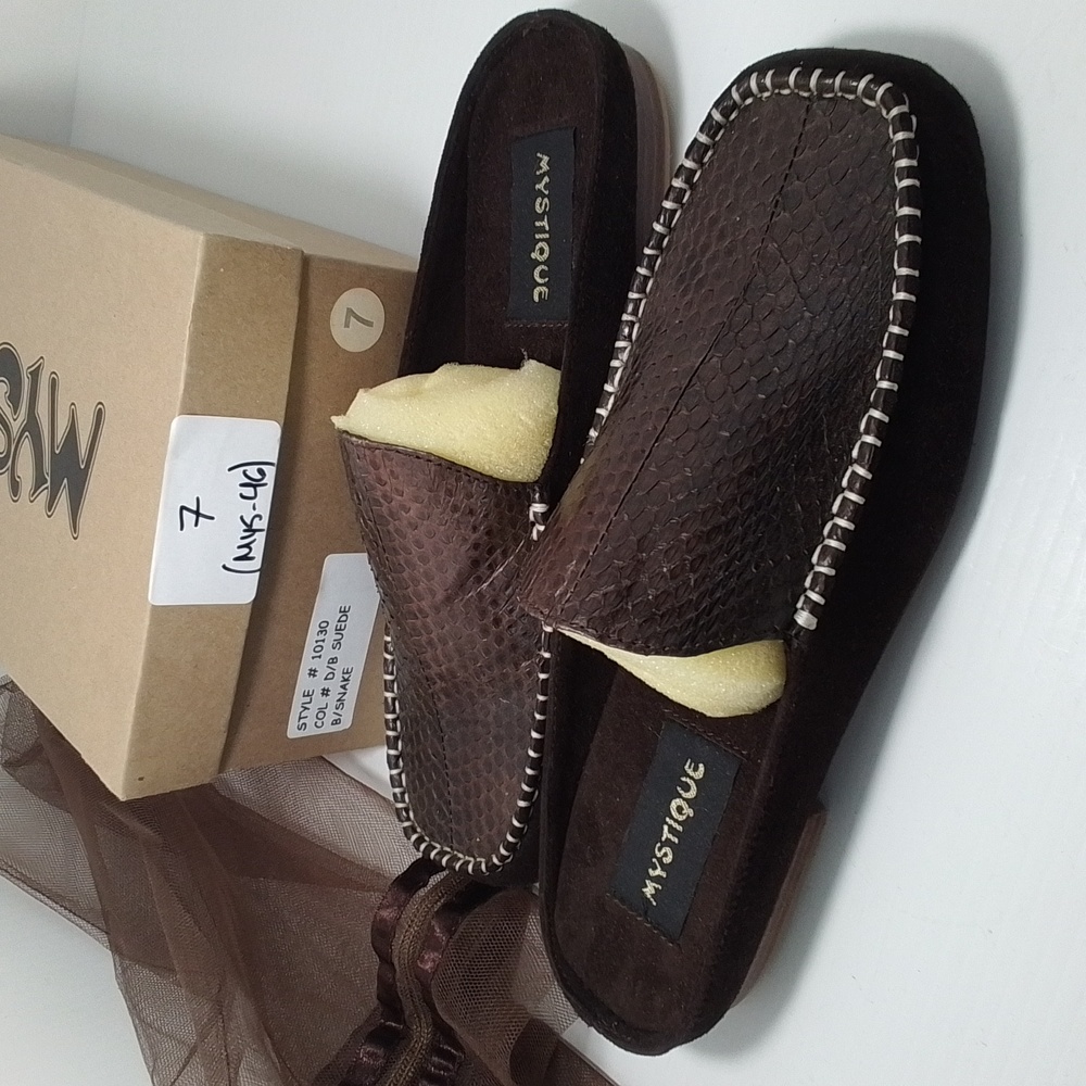 Mystique Boutique Loafers Suede Brown Snake Embossed Flat Shoes Sz 7 NEW ❌ SALE❌